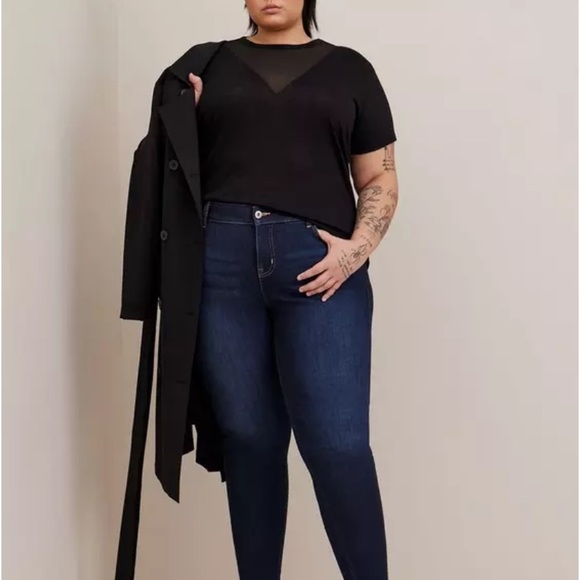 Relaxed Fit Feather Soft Slub V-Mesh Inset Tee - Picture 3 of 6